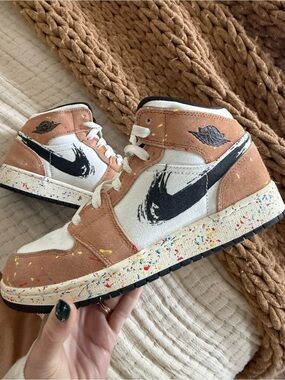 Air Jordan 1 Mid SE brushstroke size 6 youth